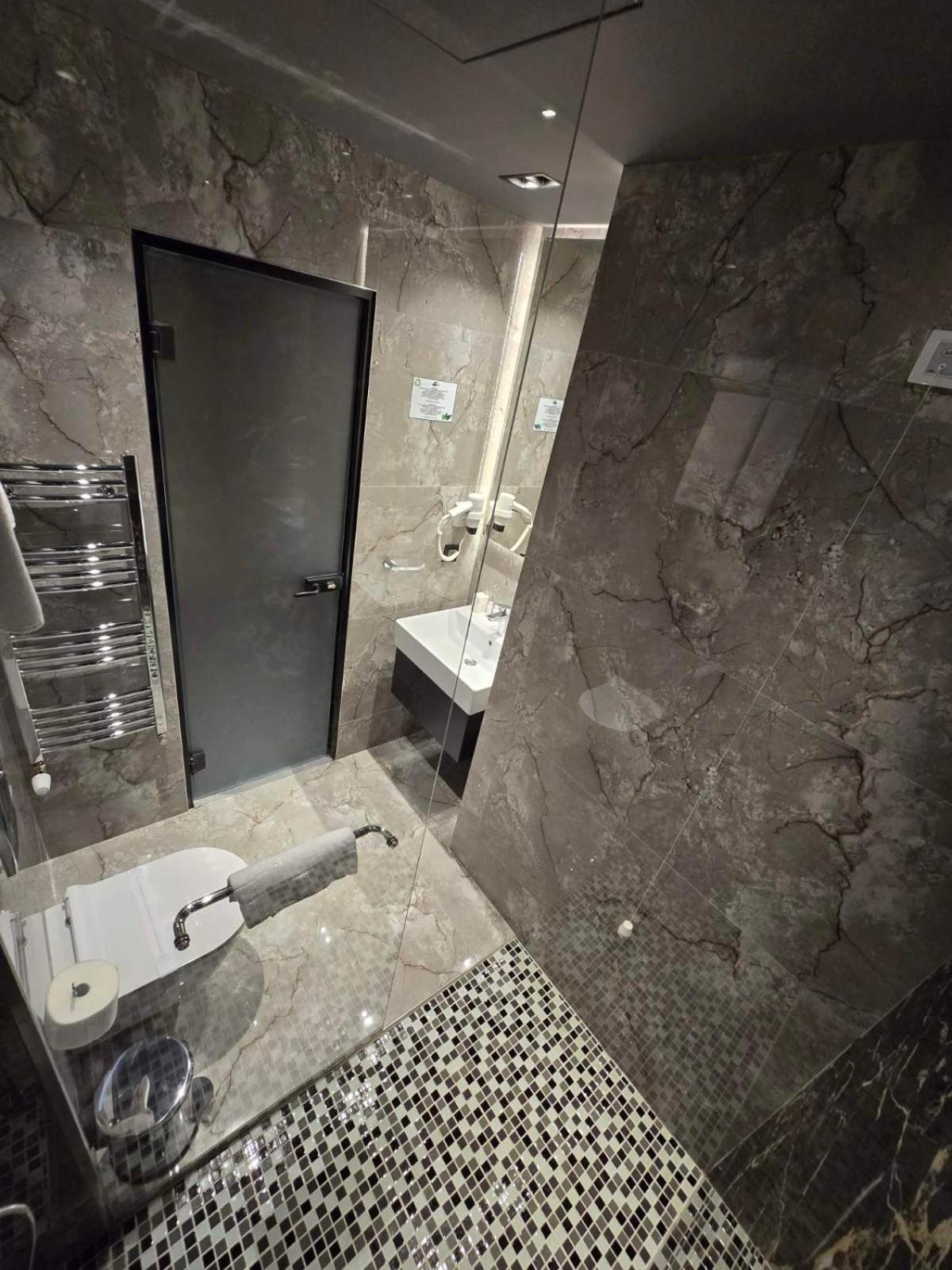 Hotel Vojvoda Putnik Vranje Kültér fotó